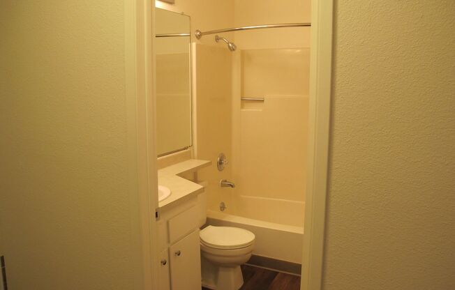 2 beds, 2 baths, 950 sqft, $1,595, Unit 1111