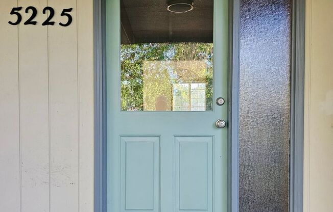 Mid-Century Classic House in Reedwood Neighborhood - Eastmoreland