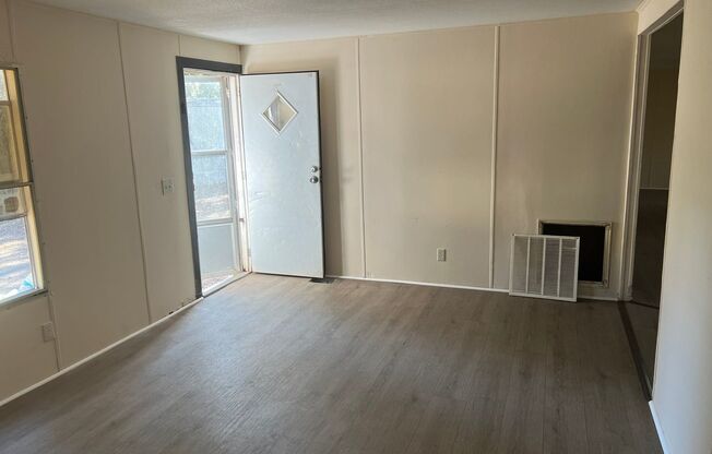 3 beds, 2 baths, $1,050, Unit Lot 4