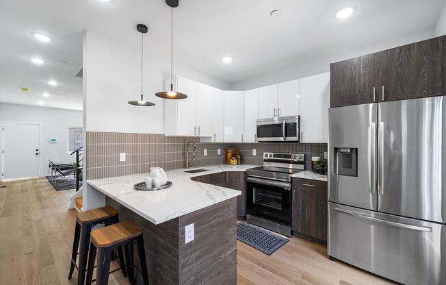 ⭐⭐⭐Modern Luxury in Olde Kensington, 3 Bed 3 Bath Home with Skyline Roof Deck and Finished Basement