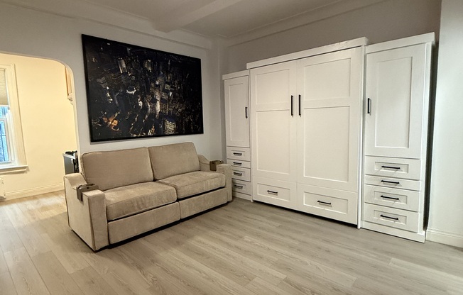25 W 64 ST