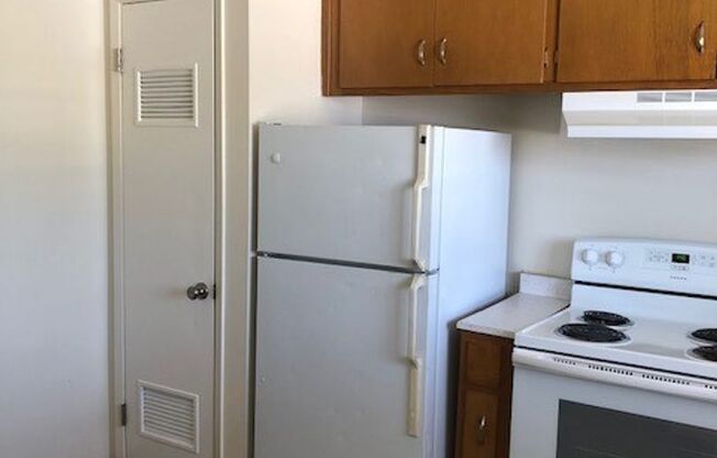 2 beds, 1 bath, 990 sqft, $1,199, Unit 14