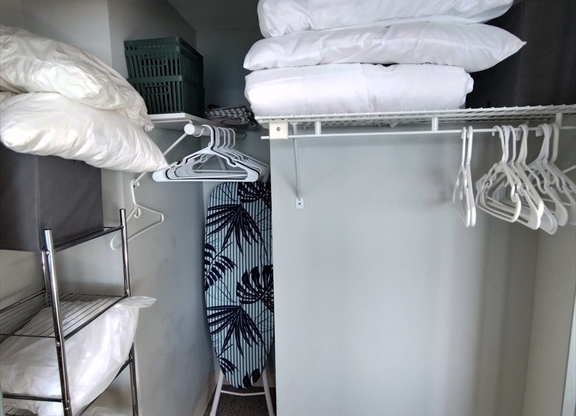 1 bed, 1 bath, 975 sqft, $2,800, Unit 9