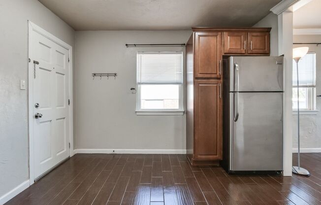 2 beds, 1 bath, $1,200