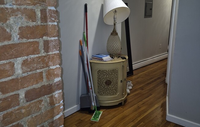 3 beds, 1 bath, $4,965, Unit 7