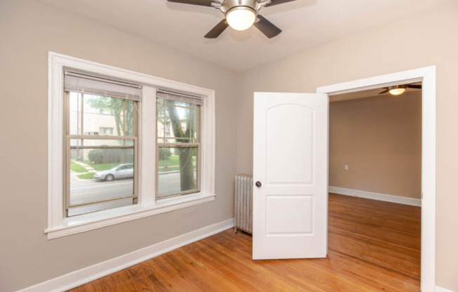 3 beds, 1 bath, 1,000 sqft, $2,500, Unit 1337-3N