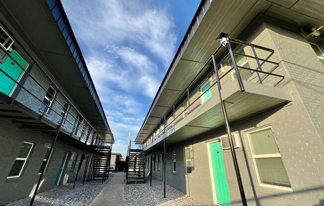 2 beds, 1 bath, 700 sqft, $725, Unit APT 4