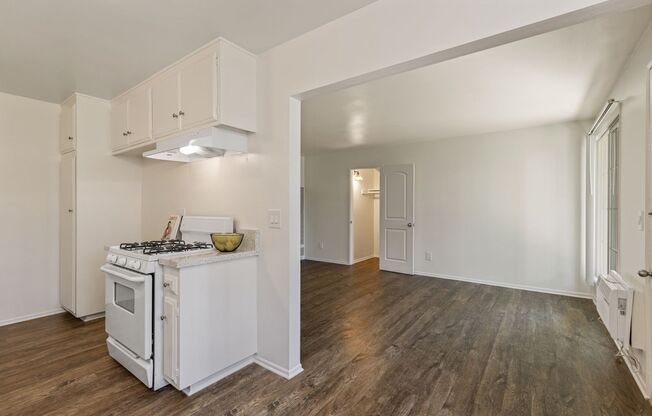 2 beds, 1 bath, 935 sqft, $2,550, Unit 46