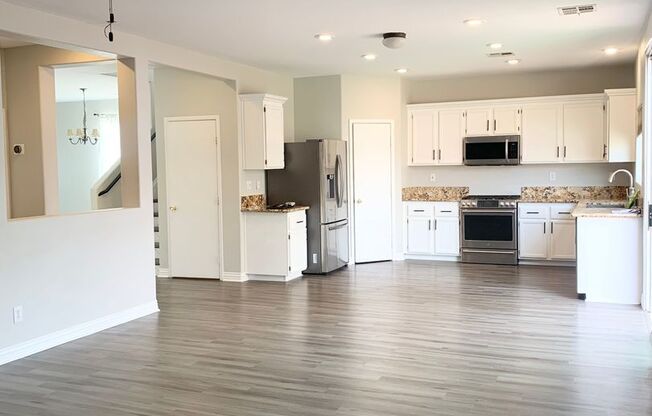 Beautiful and spacious 2 story house located in the central Blue Diamond Springs area. Home has a separate den downstairs, a large loft upstairs and a kitchen with beautiful granite countertops and stainless steel appliances.