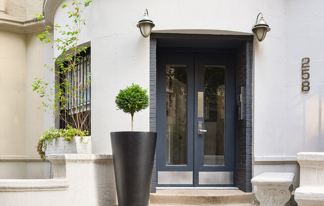258 W 93 ST