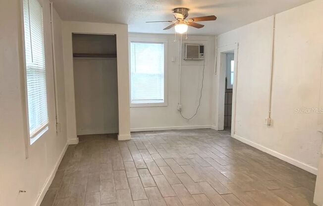 Studio, 1 bath, 300 sqft, $995, Unit 210-B