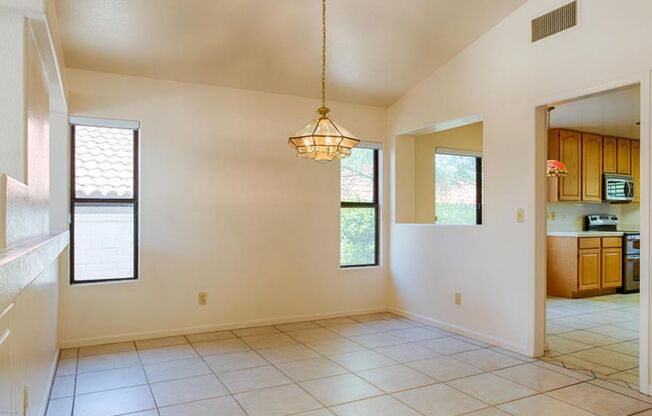 Spacious, bright, BEAUTIFUL home With Mountain views!