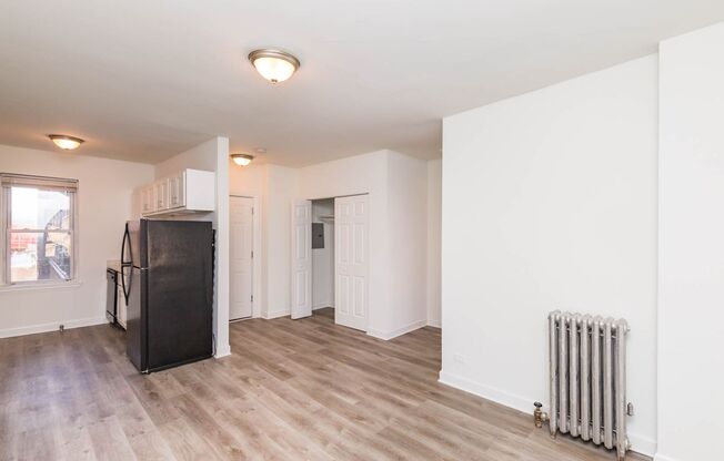Studio, 1 bath, 225 sqft, $1,300, Unit 101