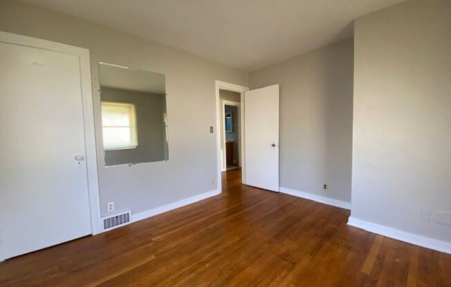 Welcome to this charming two bedroom, one bath home located in Dayton, OH*