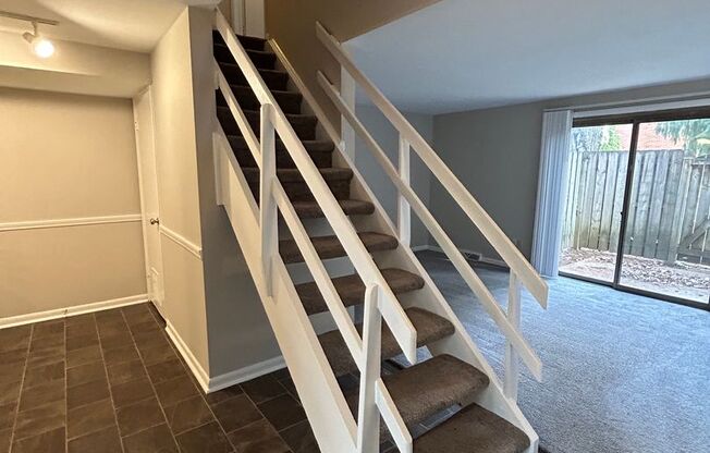 2 beds, 1 bath, 1,147 sqft, $950, Unit 411 - C BT