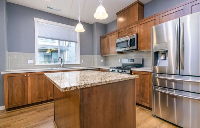 Beautiful 2br/2ba Townhome in Great Wilsonville Location!  ** MOVE IN SPECIAL **