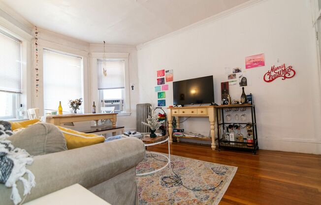 3 beds, 1 bath, $3,200, Unit Unit #9