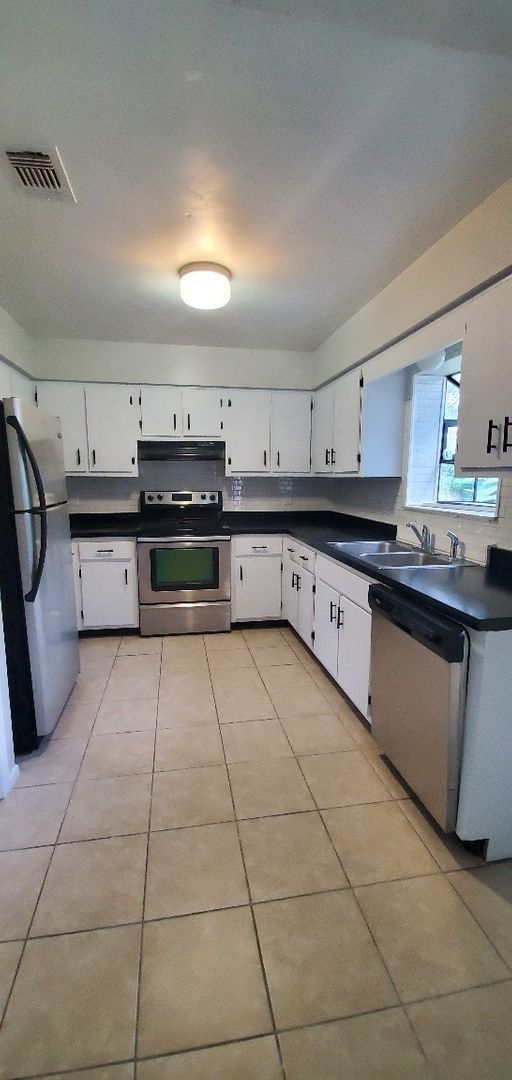 2-Bedroom, 2-Bathroom Home, Orlando/Waterford/UCF Great Location!!