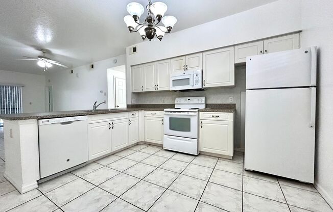 1109/1117 SW 48th Ter
