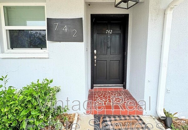 742 BARBARA ST
