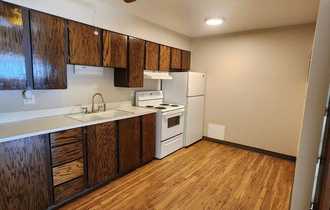 2 beds, 1 bath, 715 sqft, $895, Unit C102