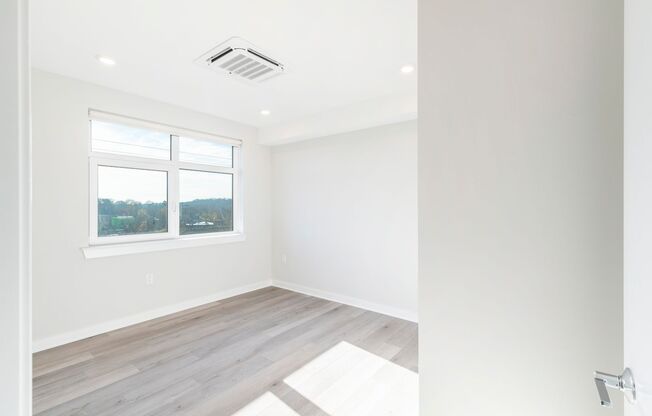 2 beds, 2 baths, 927 sqft, $1,935, Unit B220