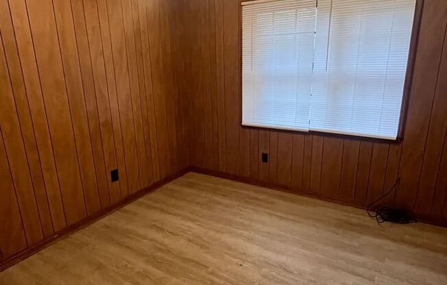 3 beds, 1 bath, $999