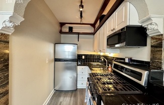 702 W 48th St