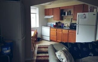 3 beds, 1 bath, $2,250, Unit 3459-3