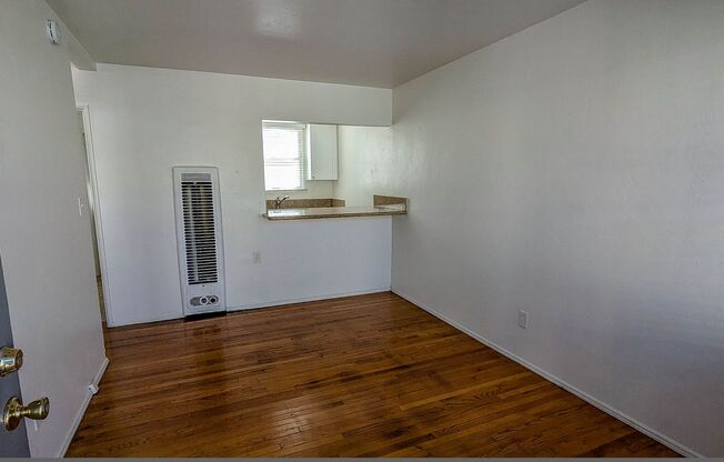 1 bed, 1 bath, 400 sqft, $1,795, Unit 3430 1/2