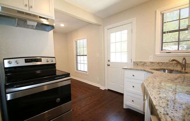 2/1 Bungalow style House in FABULOUS Fort Worth neighborhood ~ Hardwood Wood Floors All Throughout ~ Abundance of Natural Light! ~  Granite Countertops w/ Stainless Steel Appliances in Kitchen ~ MOVE-In READY!