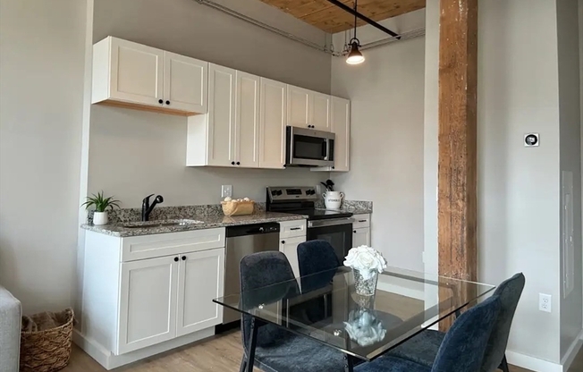 1 bed, 1 bath, 602 sqft, $1,950, Unit 327