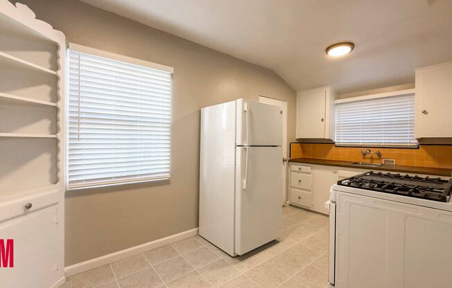 2 beds, 1 bath, $1,899, Unit 4143