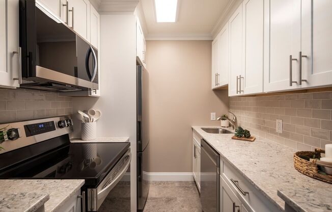 1 bed, 1 bath, 590 sqft, $2,170