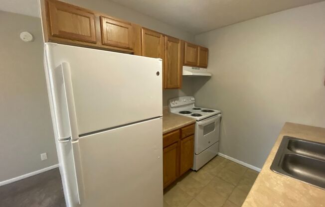 2 beds, 1 bath, 1,000 sqft, $1,355