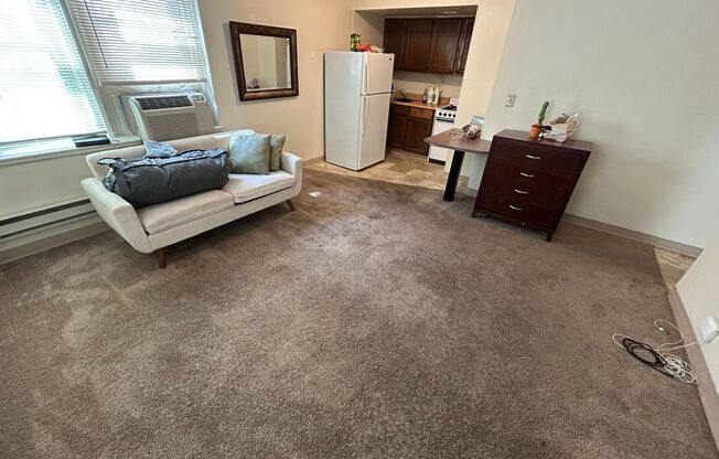 1 bed, 1 bath, $905, Unit 205