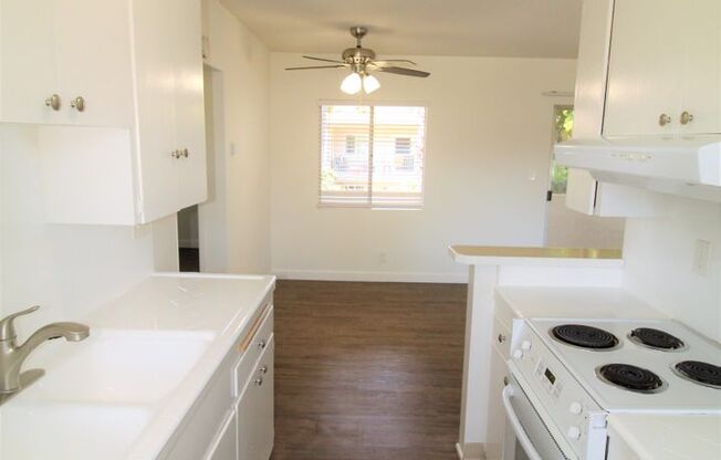 2 beds, 1 bath, $2,350, Unit 87 Baylor Drive