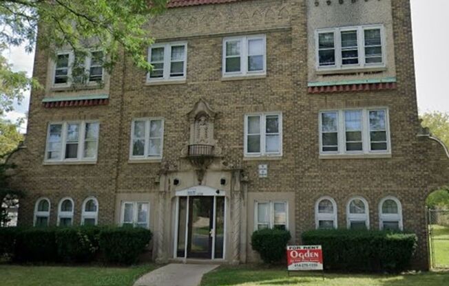 3056 N Palmer St. (18 unit)