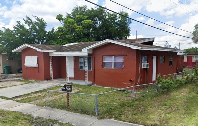 2-1 house in Dania house