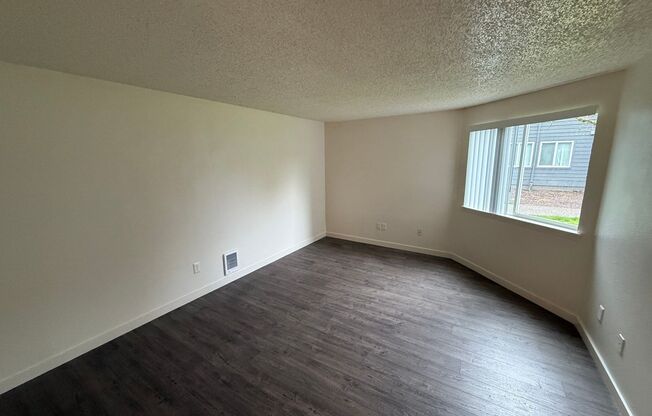 2 beds, 1 bath, 825 sqft, $1,295, Unit 421