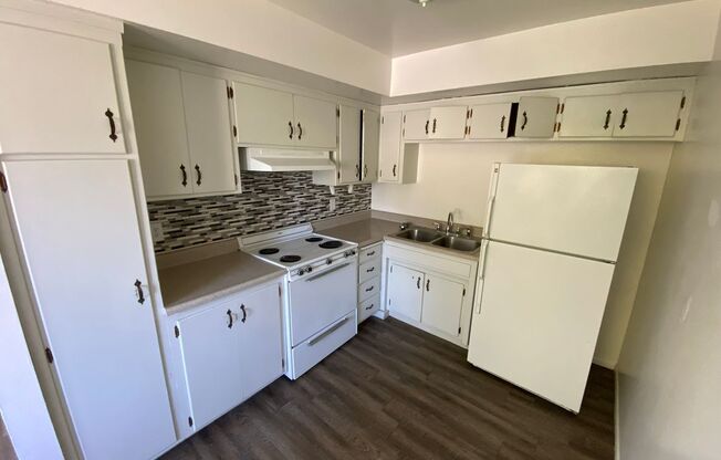 2465 Almandor Circle