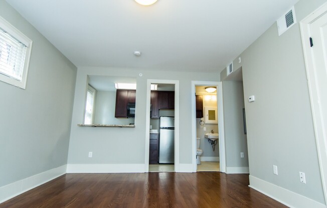 Studio, 1 bath, 404 sqft, $885, Unit BS-102