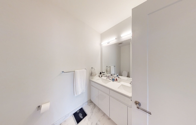 3 beds, 2 baths, 1,087 sqft, $6,000, Unit 329