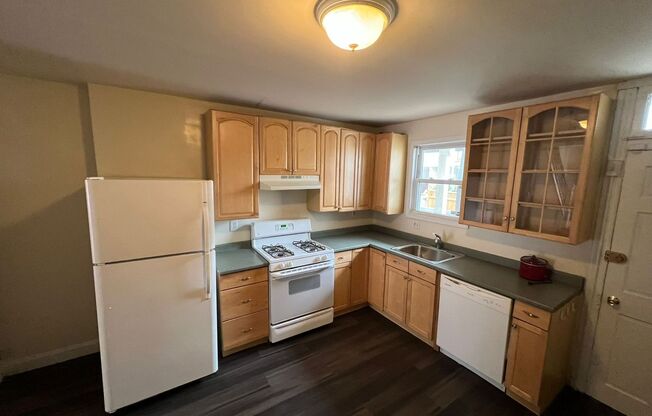 Stunning Newly Renovated 2 Bedroom 1.5 Bathroom