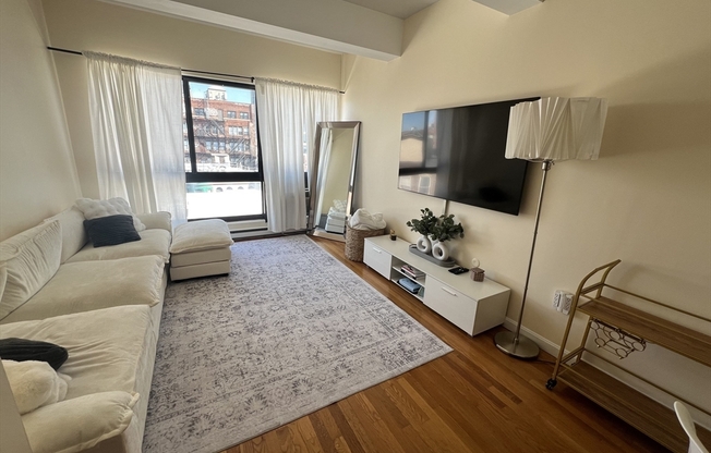 2 beds, 1.5 baths, 645 sqft, $3,775, Unit 617