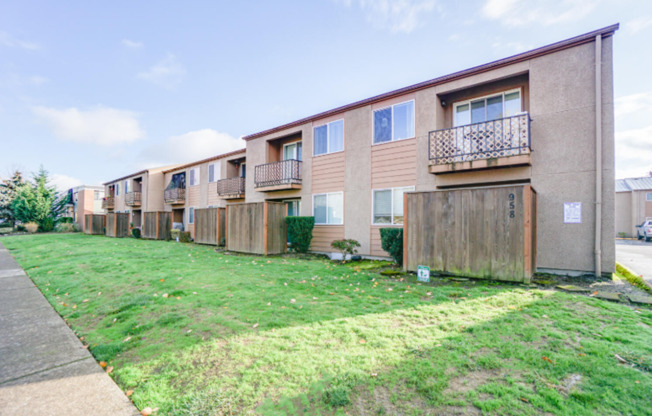 Westwood Apartments ** On-site Laundry Facilities, Off-Street Parking & Private Patio or Balcony