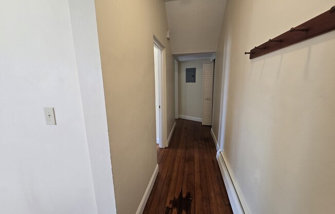 2 beds, 1 bath, 1,300 sqft, $2,700, Unit 1