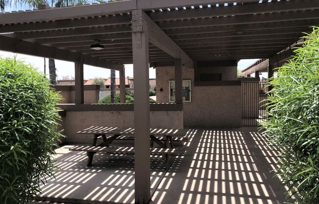 **BEAUTIFUL RENOVATED 2 BEDROOM/2 BATHROOM PATIO HOME IN CHANDLER (CHANDLER BLVD & COOPER)**