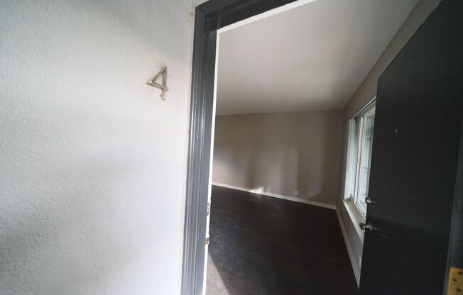 1 bed, 1 bath, 700 sqft, $2,500, Unit 4