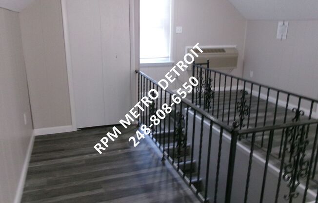 3 beds, 1 bath, $1,300, Unit (NO)